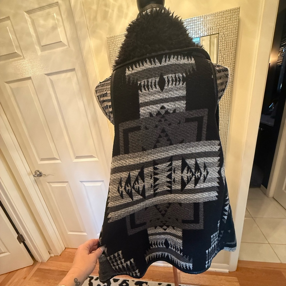 Vest - Picture 4 of 4
